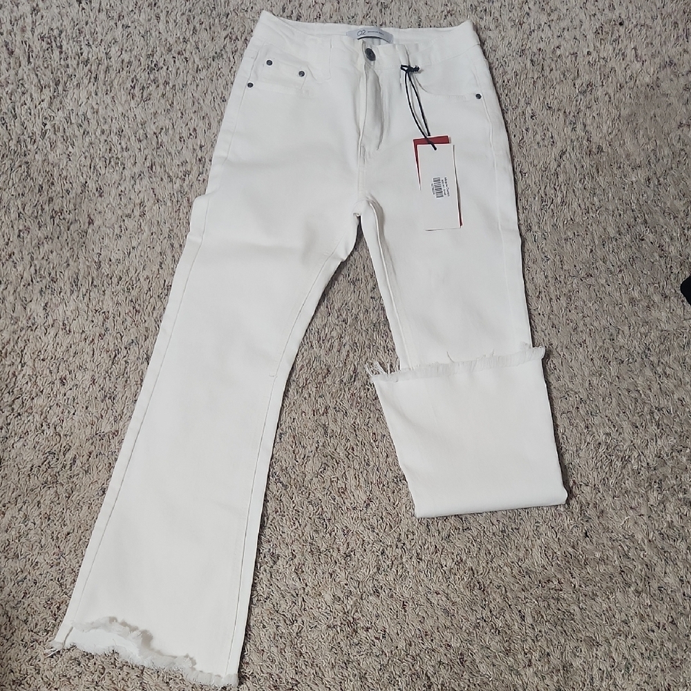 Q2 White Straight Leg Jeans with Frayed Hem